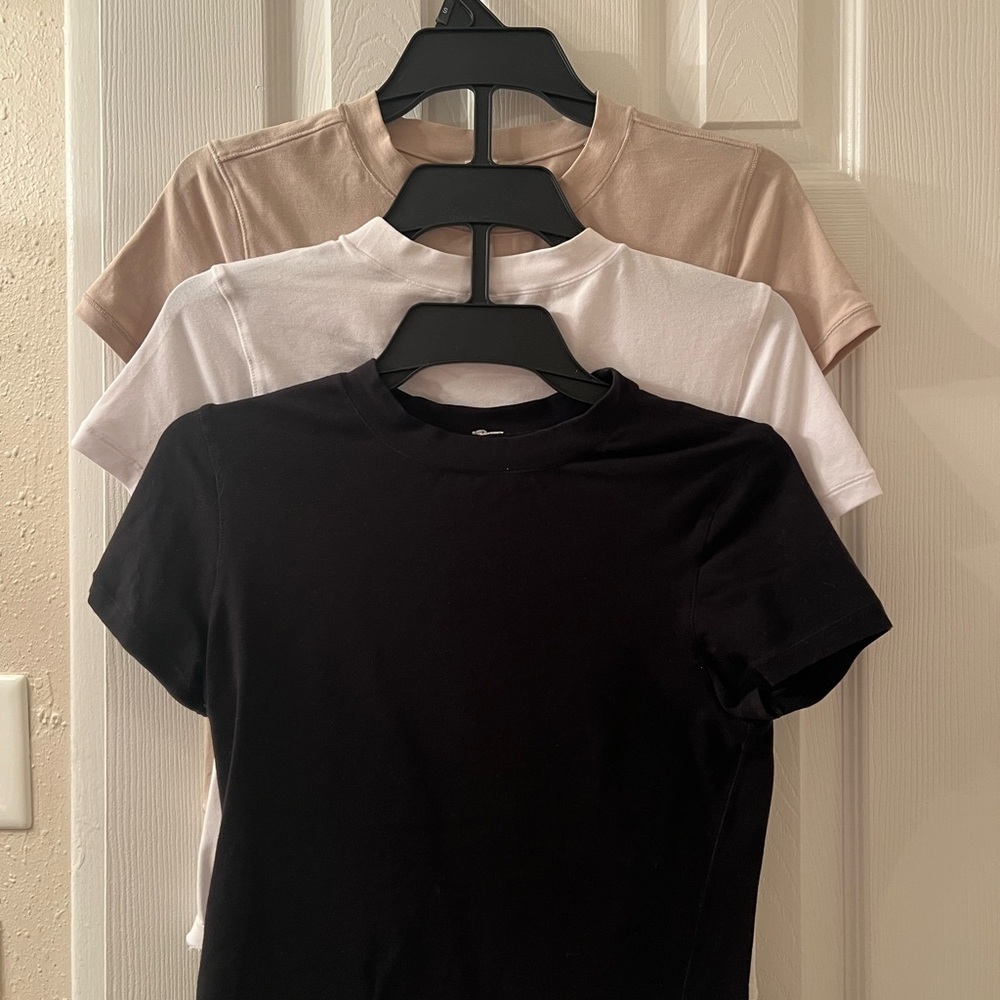 3 Crop Fitness shirts